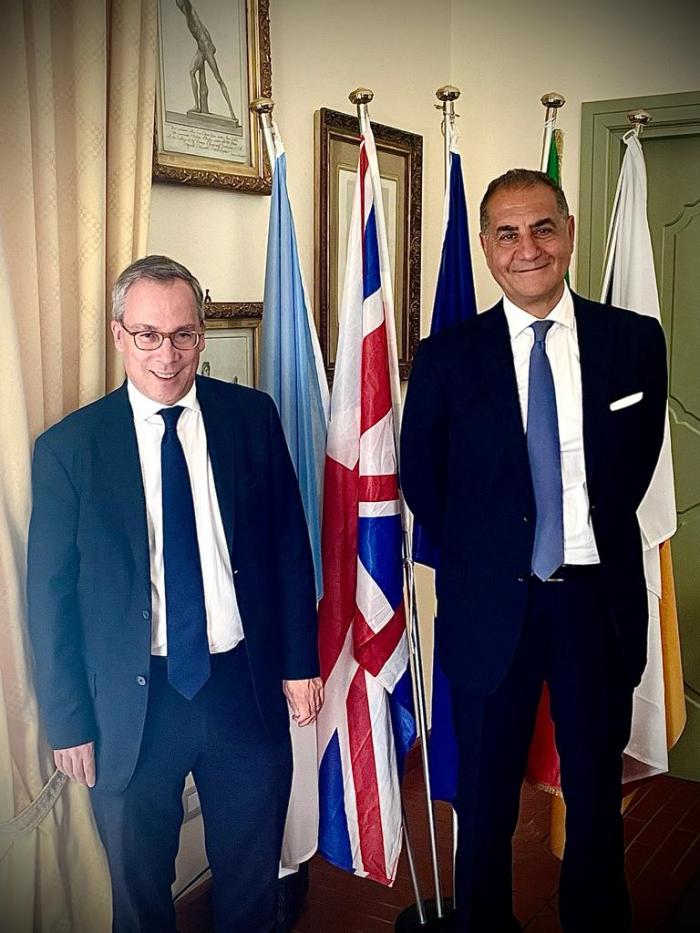 sindaco e ambasciatore britannico