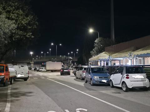 Il piazzale illuminato dopo l'intervento