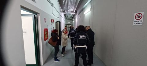 L'assessore Pollastrini al Palazzetto con la Polizia locale