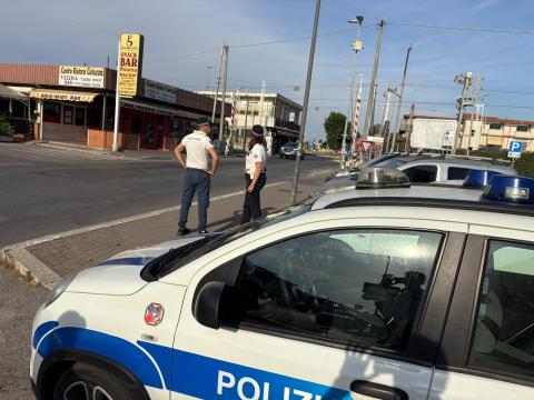La polizia locale in servizio a Lavinio stazione