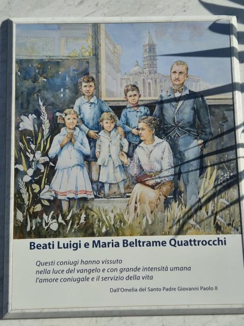Il cippo dedicato ai Beati coniugi Beltrame Quattrocchi
