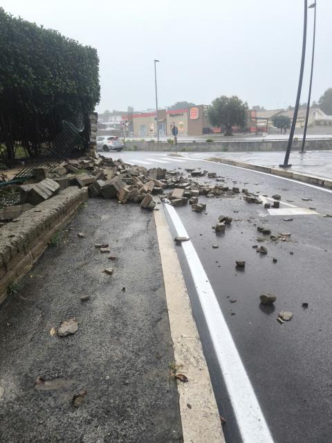 Via Nettunense, crollo di un muro privato