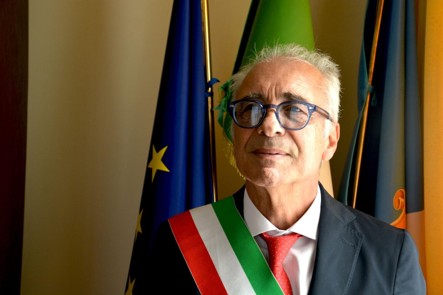 Sindaco Aurelio Lo Fazio con fascia