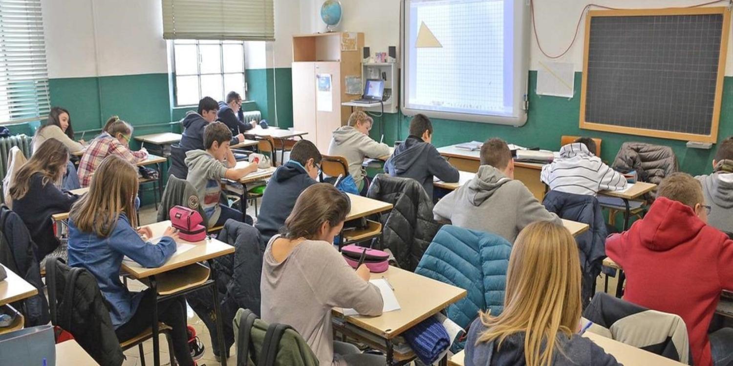 Studenti di spalle, superiori