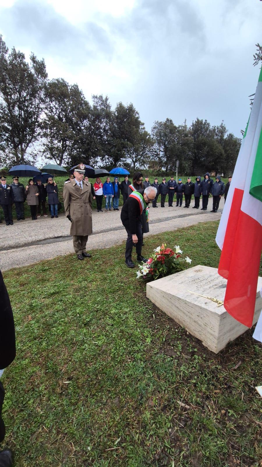 La cerimonia per i martiri delle foibe