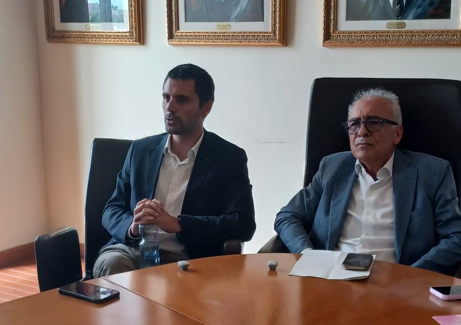 Il sindaco, Aurelio Lo Fazio, e l'assessore Luca Brignone